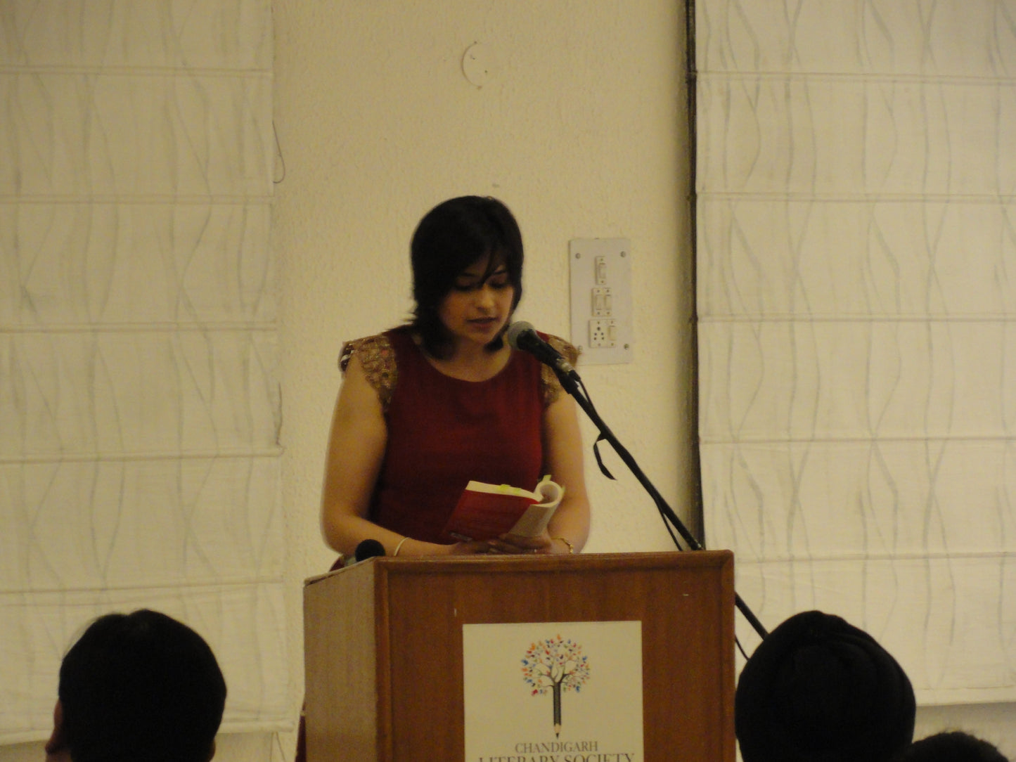 Public Speaking Mastery for Women – Speak with Power & Influence